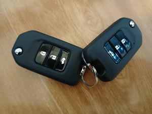 全新，12款本田CRV遥控钥匙，不带芯片，两把，带前门锁胆，