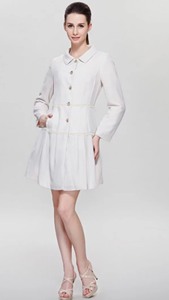 品牌：美之藤风衣，女款160码，米白色，全新，无吊牌，不退不