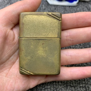 1996年生产正品Zippo，黄铜材质1937版小切角