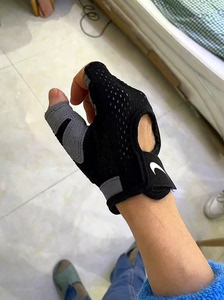处理 耐克手套放起茧防滑健身撸铁训练器械瑜伽引体向上半指手套