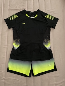 2018年世锦赛李宁国家队羽毛球服大赛服女款，