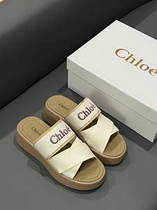 Chloe（克洛伊）最新的交叉罗马拖鞋