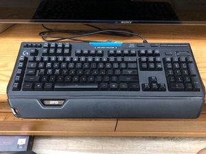 罗技G910机械键盘 带手托，带多彩灯光