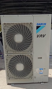 大金中央空调99新6匹一拖四几乎全新，开发商送大金变频VrV