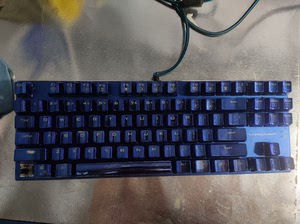 雷神蓝血人K750B 机械键盘 黑轴  缺少一个键帽，如图拍