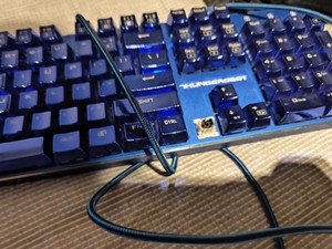 出雷神蓝血人机械键盘，黑轴，九成新，没任何质量问题，有需要联