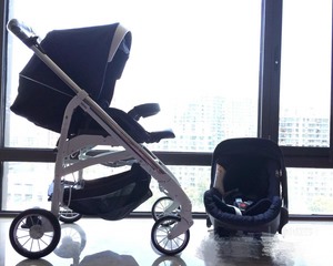 英吉利那otutto婴儿车三件套，包含:睡篮，安全座椅底座，