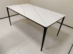 意式极简岩板餐桌，铝合金桌架，航空级铝合金材料，模具一体压铸