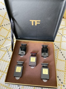 TF香水乌木沉香Q香5件套，公司送的生日礼物，全新未使用，瓶
