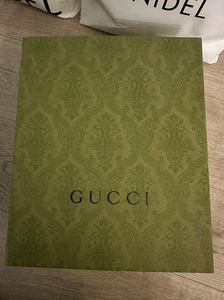 Gucci正品包包，小号，可放入手机14promax，口红，