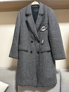 西纳维思换标佳人苑，灰色羊毛十字纹大衣，全新剪标，胸围104
