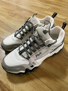 Fila韩国百货店4月购，24年新款 猫爪运动鞋。全新带吊牌