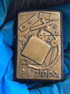 二手 zippo 2001年黑裂漆纯铜大贴章内胆分解图背面