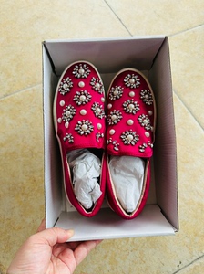 全新英国品牌原盒TOPSHOP钉珠鞋，37码，玫红色。闲置物