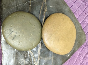 四川河里捡的石头，天然原生奇石，2个一起出，特别适合盘玩，手