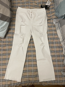 太平鸟旗下品牌，MG白色破洞牛仔裤！