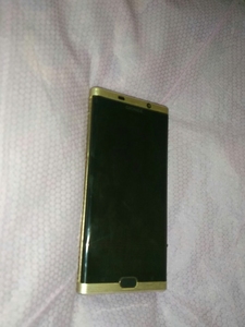 金立m2017手机，，金色款，屏幕花屏，注意手机主板坏，偶尔