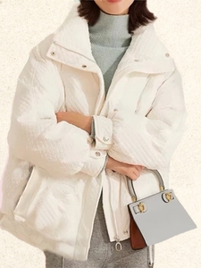 特价包邮2022年冬装新款韩版时尚品牌折扣朗文斯汀品牌，米白
