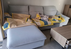 斯可馨布艺沙发，九成新，软硬合适，头枕可调，一直有沙发巾，保