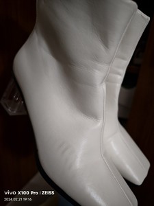 honeygirl白色薄绒二棉透明跟靴子，跟高大约5厘米左右