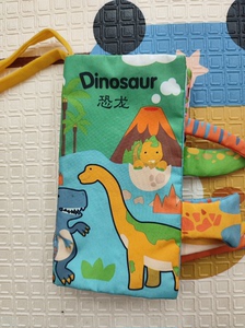 小宝宝的布书，恐龙主题，可水洗，捏着可发出响声
