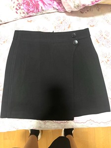 家里在广州做生意（里面是裤子，外面是裙子），爸妈给我寄的穿比