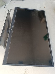 长虹32寸液晶电视机，很新，洛阳市区自提，一口价，不还价。