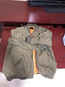 bershka男士MA1飞行服夹克外套XXL，内有薄棉。穿着