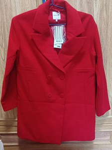 美特斯邦威，全新，红色毛呢外套，尺码155/80。可以过冬