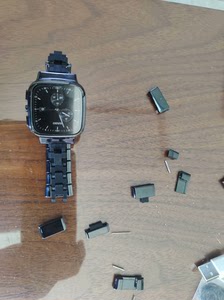 雷达 Rado R5.5 因为摔过所以情况如下 表盘左下角摔