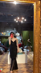 昨日美术馆 法国老牌奢侈 真丝黑色长花苞礼裙，下摆轻盈飘逸，
