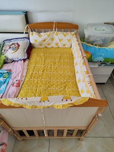 闲置婴儿床，小龙哈比品牌的，送床垫+床围+床单+蚊帐，床垫是