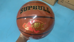 全新悍牛国产超纤7号篮球，手感韧、弹，比普通pu软，发泡中胎