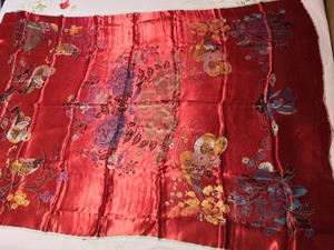 杭州丝绸绸缎被面，结婚时翻过一次被面闲置，紫色下端有褪色发黄