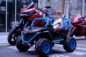 儿童汽车电动四轮可坐双人大人超大号越野遥控小孩子宝宝玩具车
