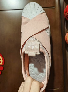 阿迪达斯贝壳头粉色女鞋休闲鞋，正品，38码或39码都可穿，要