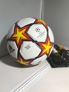 全新未使用，专业足球5号PU材质最新的欧冠比赛用球