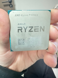 R73700x     刚入手不到一个星期  完好无损  换