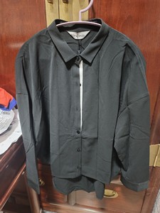转全新唯媚黑色衬衣衬衫，专柜货，后面比前面长一点点的款式，S