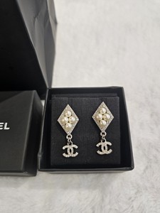 Chanel香奈儿 D19菱形珍珠满钻双C耳环，超好看非常精