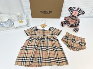 Burberry/巴宝莉 婴儿格纹连衣裙搭灯笼短裤套装 儿童