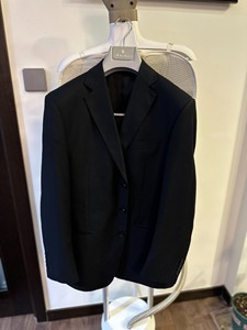 海澜之家男士黑色，三排扣西装，全新转。适合178，160以内