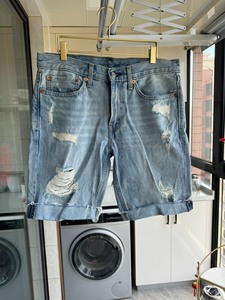 李维斯破洞牛仔短裤，五分裤，原价300多购买，正品没穿过，尺