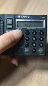 索尼ICF-SW1收音机   可以正常开机    品相一般