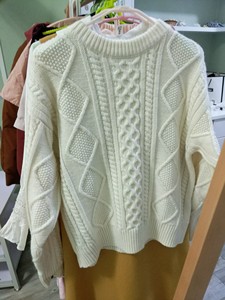 韩国代购毛衣，样式非常好看，宽松版，穿着很大，照的显不出来，
