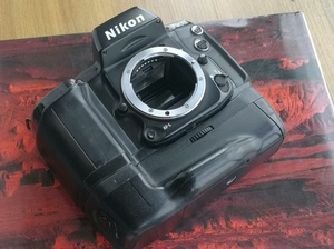 Nikon f90x 85新。带手柄。实用成色