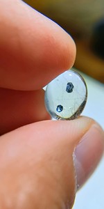 精品宝石级蓝色锐钛矿水晶戒面，晶体干净，全包两粒透体带火彩的
