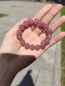 紫罗兰色果冻体马粉水晶手链，大粒的，11-12mm左右颜色超