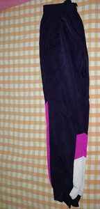 正品安踏二手儿童裤子，薄款，紫色，还很新，带拉链口袋，裤腿收