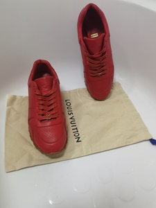 LV&supreme联名款运动鞋，全牛皮，正红色，尺码38.
